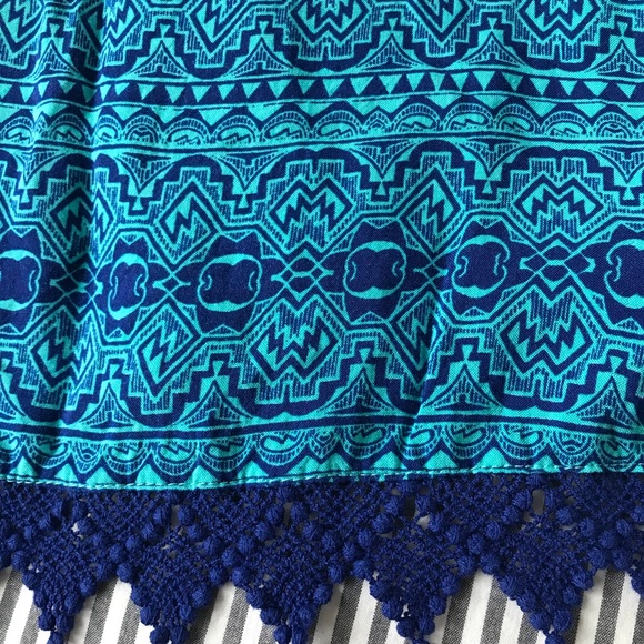 Mossimo blue patterned tank with back cut out - M - Picture 5 of 7